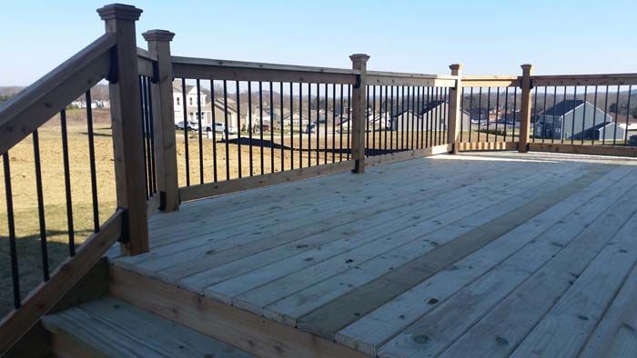 Wood deck railing